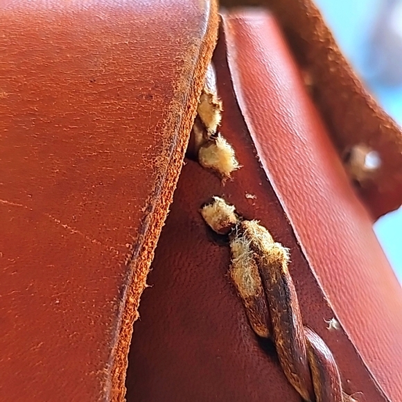 VINTAGE 1970s Handmade Leather Shoulder Bag - Picture 10 of 16